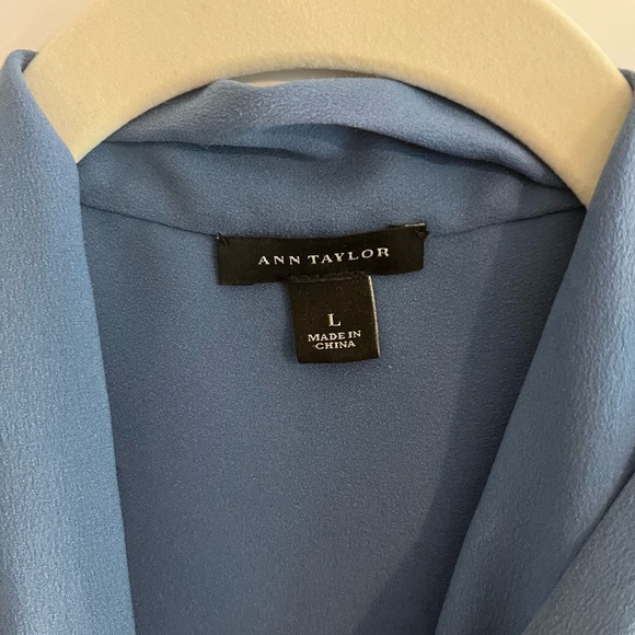 Blue shirt with attached tie - Picture 2 of 4